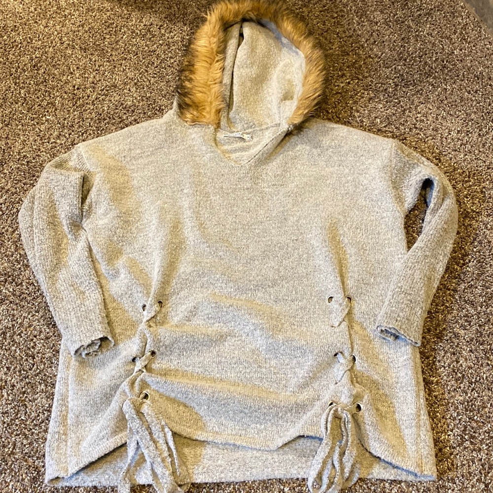 BACIANO. Women’s sweater.